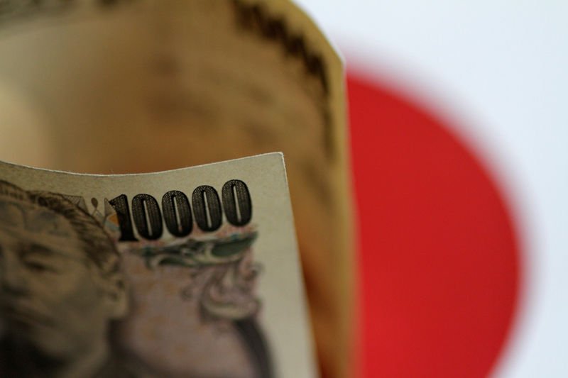 Yen Weakens Amid Shift to Positive Sentiment, Rate Cut Fears Persist