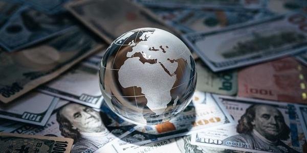 Euro Plummets to Six-Week Low as Italy’s Fiscal Woes Intensify
