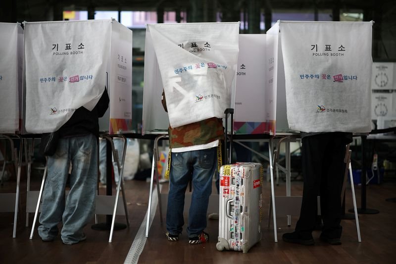 Martial Law Fallout Fuels Fury: Can Liberal Candidate Lee Bring Stability to South Korea?