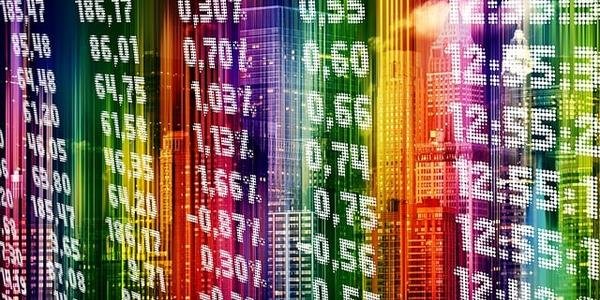 Rupee Plummets to Record Low Amid Trump’s Trade Threats