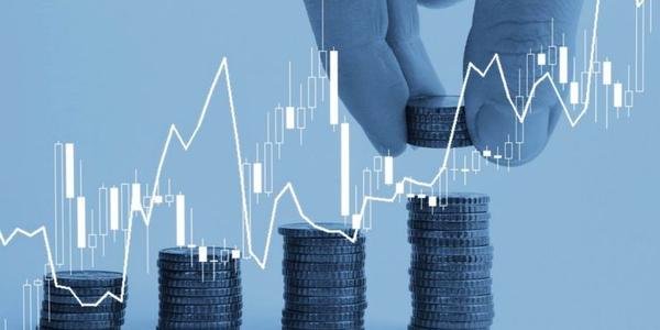 Dollar Surges to 7-Month High Ahead of Expected Federal Reserve Rate Hike